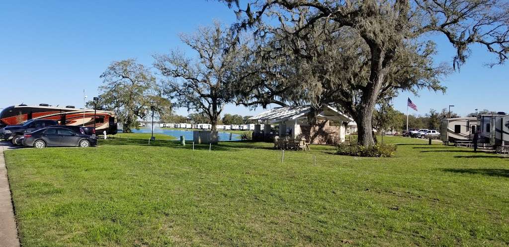 Brazoria Lakes RV Resort | 109 Stephen F Austin Rd, Brazoria, TX 77422, USA | Phone: (979) 798-1000