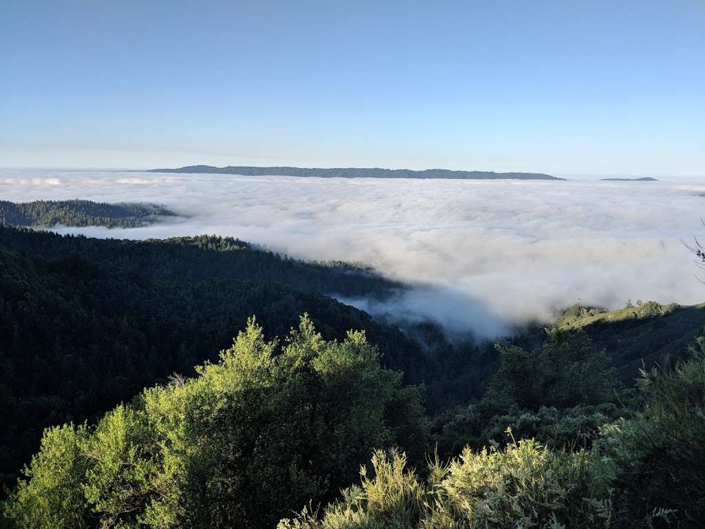 Castle Rock state park parking | Castle Rock Trail, Saratoga, CA 95070, USA