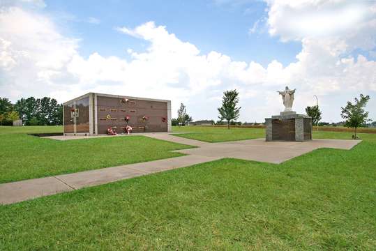 Shawnee Mission Mem Gardens | 23215 W 75th St, Shawnee, KS 66227, USA | Phone: (913) 441-3300