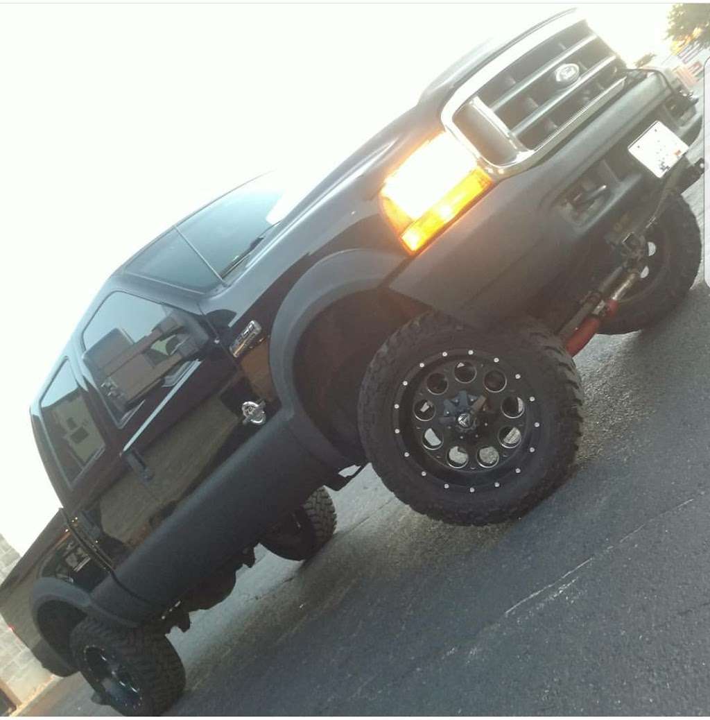 Macs Body Shop, Inc. | 452 E St Charles Rd, Carol Stream, IL 60188, USA | Phone: (630) 462-1455