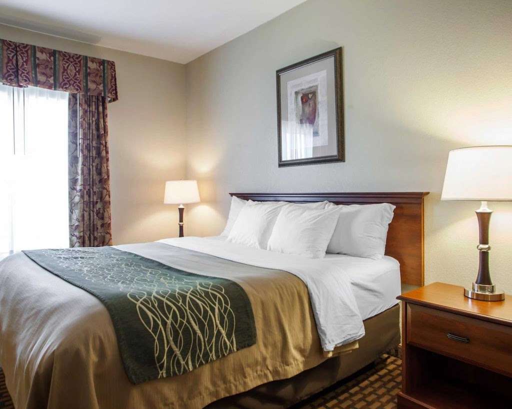 Comfort Inn & Suites | 2304 S Commercial St, Harrisonville, MO 64701, USA | Phone: (816) 884-4124