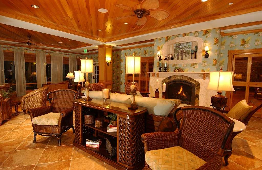 The Waterfront Inn | 1105 Lake Shore Dr, The Villages, FL 32162, USA | Phone: (352) 753-7535