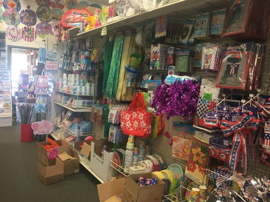 Dollar Stop Plus Party Seasonal Gift & Decor | 426 Nelson Rd, New Lenox, IL 60451 | Phone: (815) 463-5500