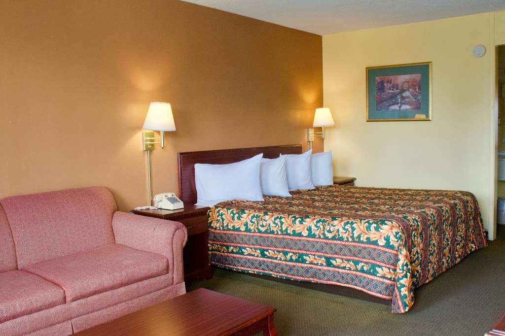 Relax Inn - Monroe | 611 W Roosevelt Blvd, Monroe, NC 28110 | Phone: (704) 289-4581