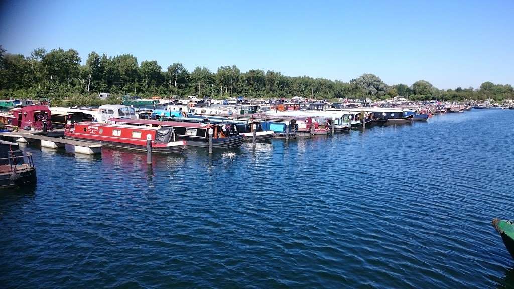 Roydon Marina Village | Roydon CM19 5EJ, UK | Phone: 01279 792777