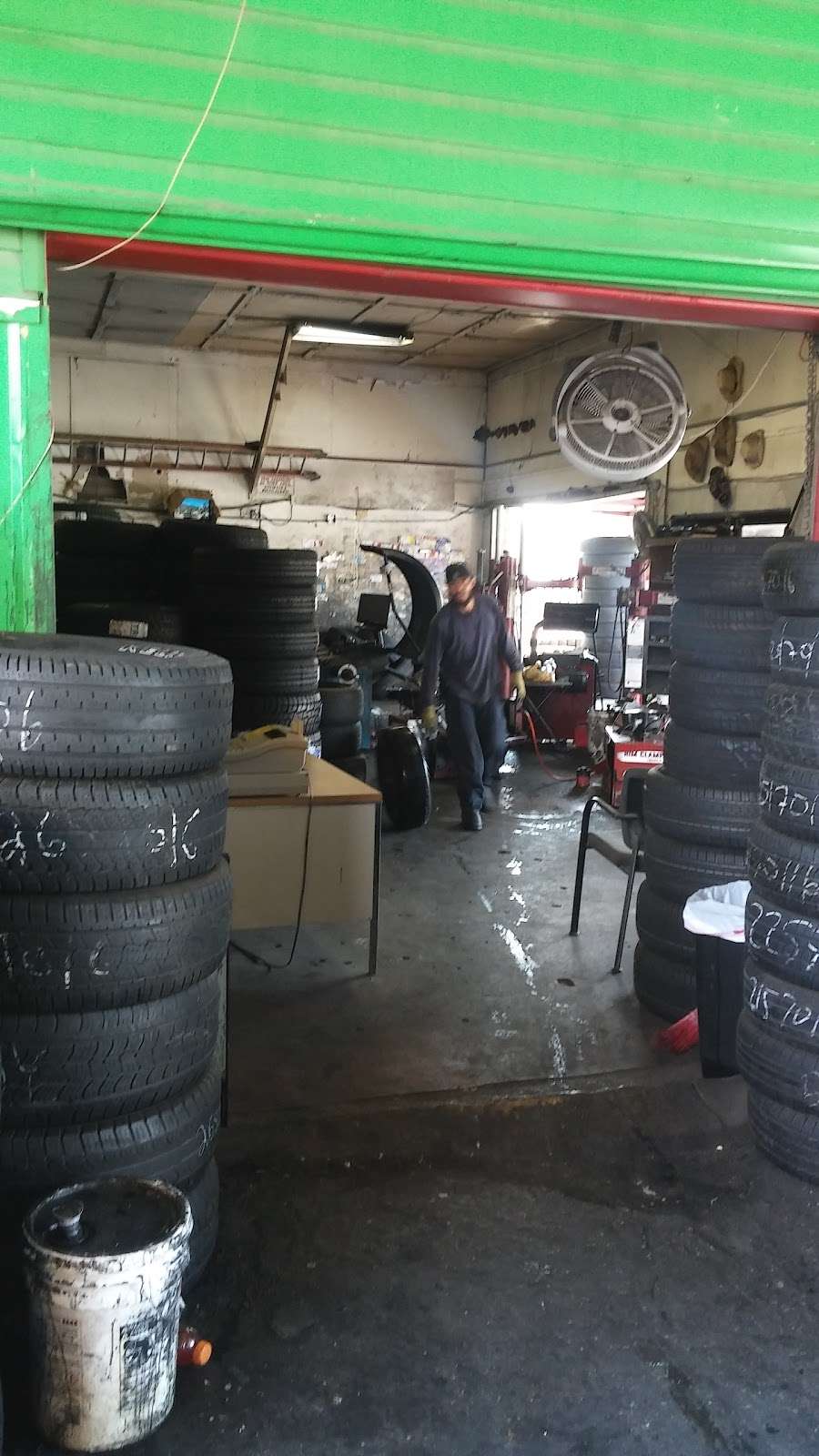 Latino Discount Tires | 1515 E Irving Blvd, Irving, TX 75060, USA | Phone: (972) 785-2000