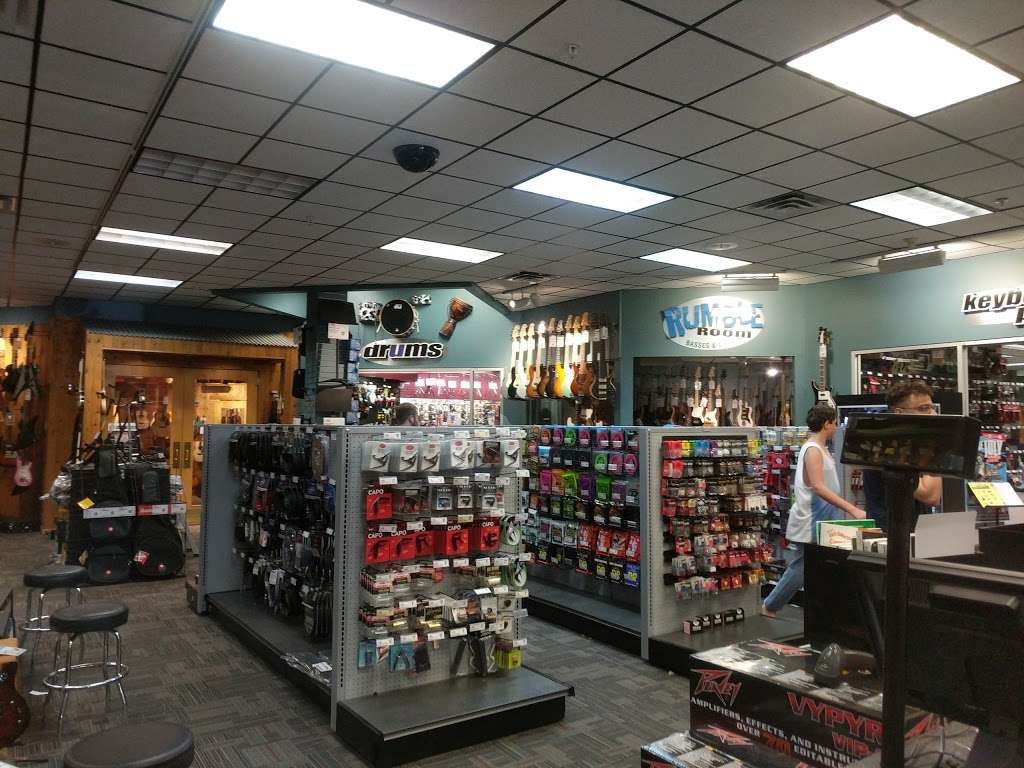 Guitar Center | 8 Garet Pl, Commack, NY 11725, USA | Phone: (631) 858-2388