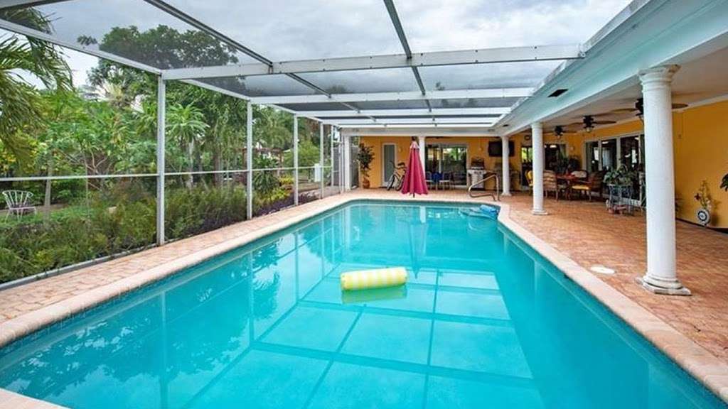 Pompano Beach Vacation House, Florida Rental close to Fort Laude | 1111 SE 7th Ave, Pompano Beach, FL 33060, USA | Phone: (561) 465-9505