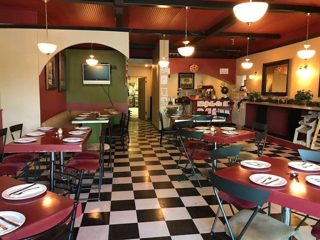 Caradaro Club Pizza | 5010 W Vliet St, Milwaukee, WI 53208, USA | Phone: (414) 476-7700