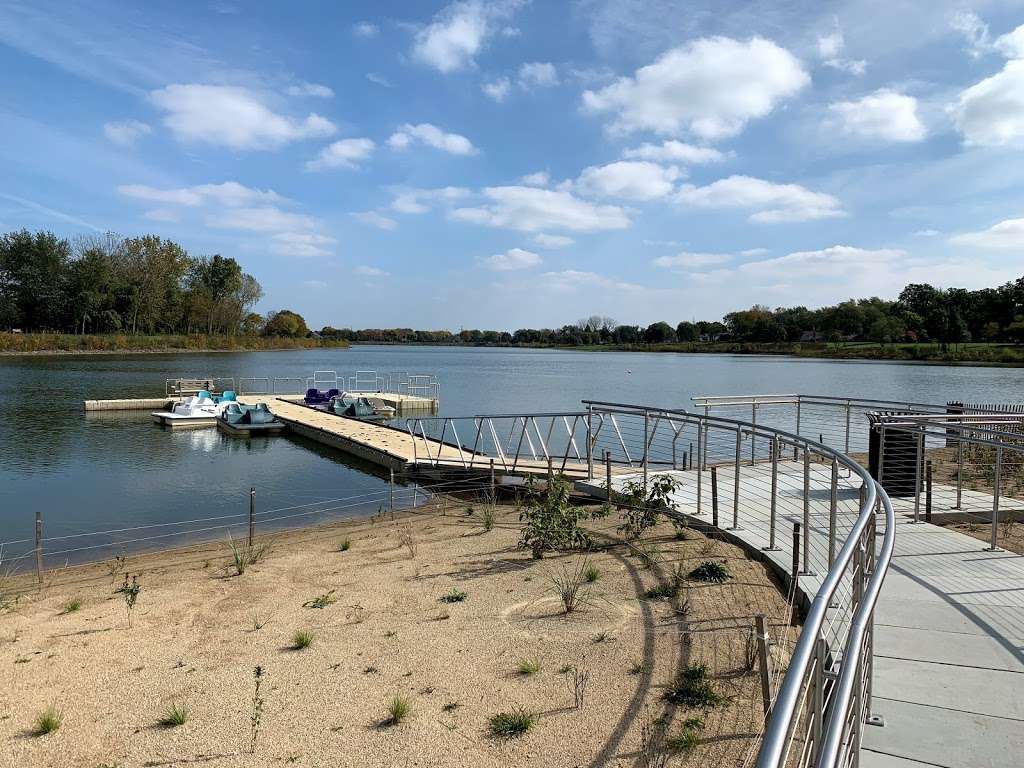 Lake Arlington Boathouse | Unnamed Road, Arlington Heights, IL 60004, USA