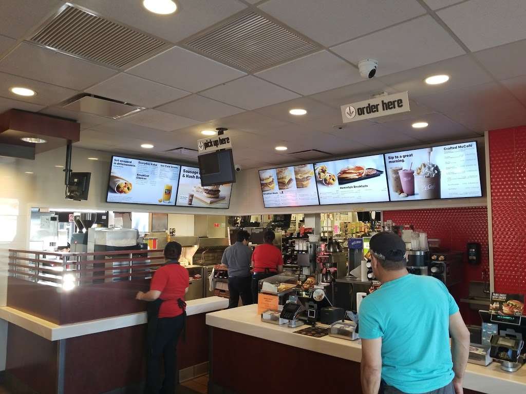 McDonalds | 6350 Old Pearsall Rd, San Antonio, TX 78242, USA | Phone: (210) 623-8000