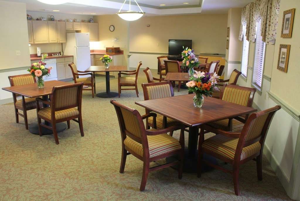 HeartLands Assisted Living at Severna Park | 715 Benfield Rd, Severna Park, MD 21146 | Phone: (410) 729-1600