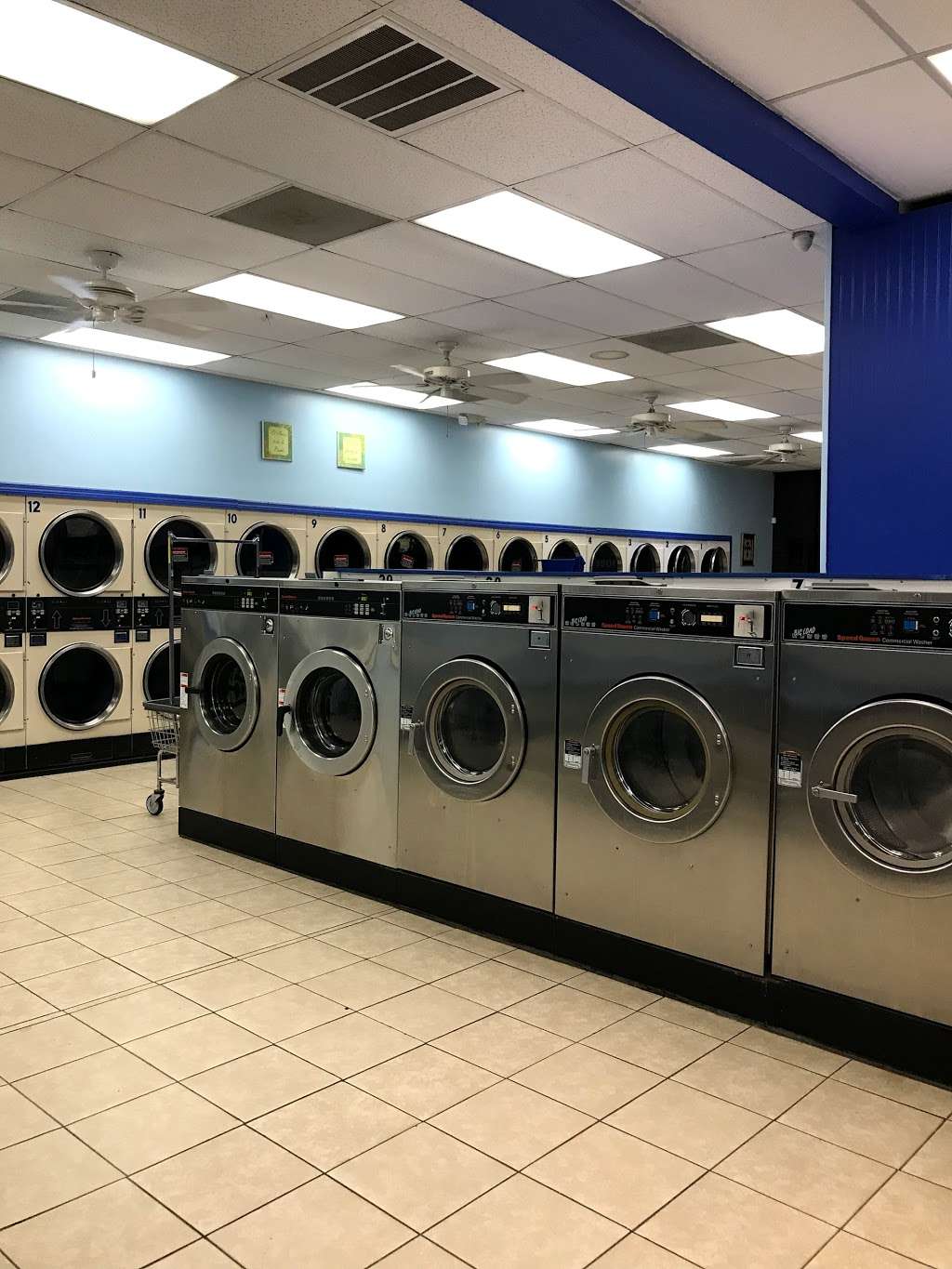 BVL Coin Laundry / Cleaners | 2568 Simpson Road, Kissimmee, Florida 34744, USA | Phone: (407) 348-4900