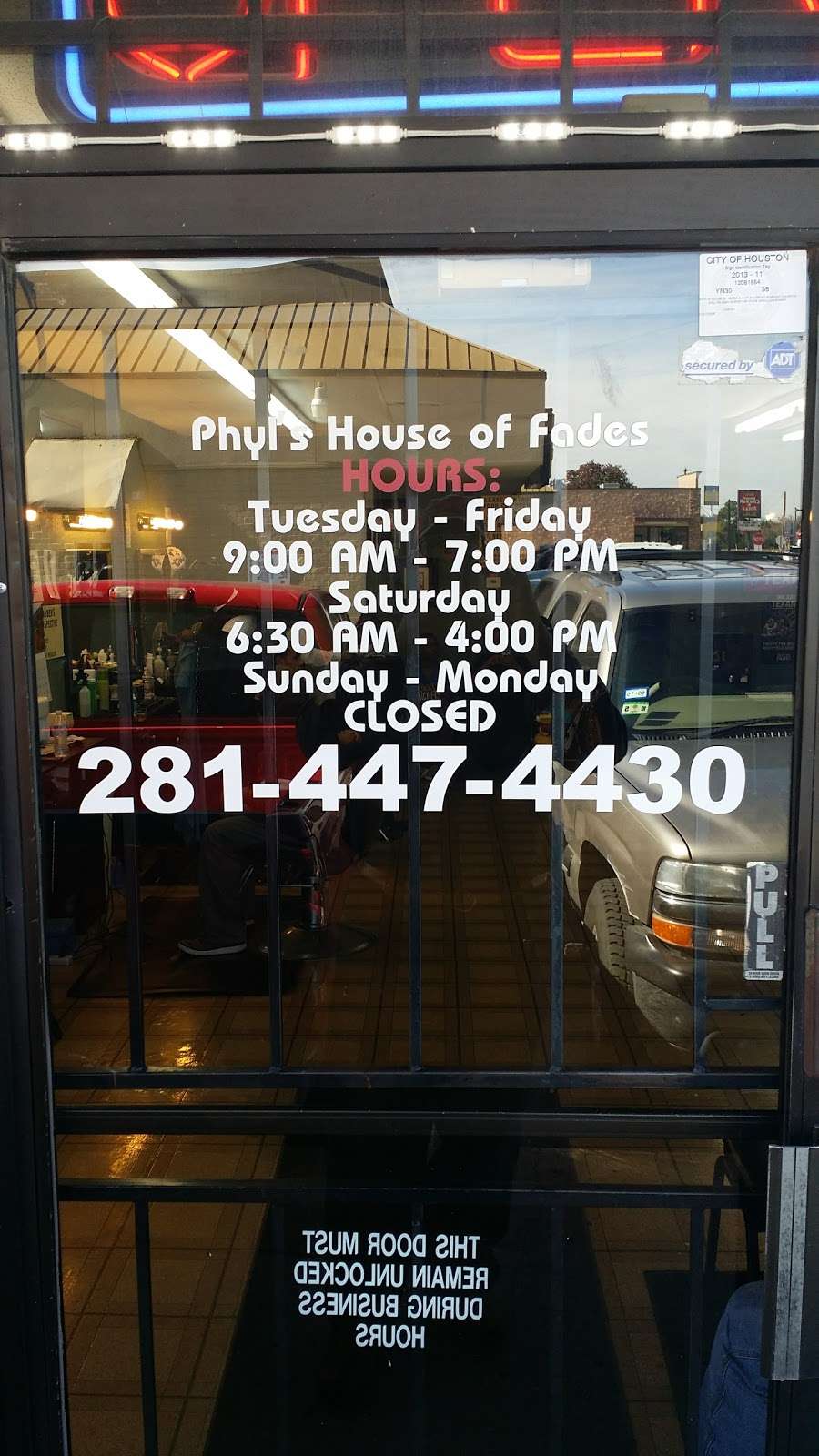 Phyls House of Fades & Salon | 1437 W Mt Houston Rd, Houston, TX 77038, USA | Phone: (281) 447-4430