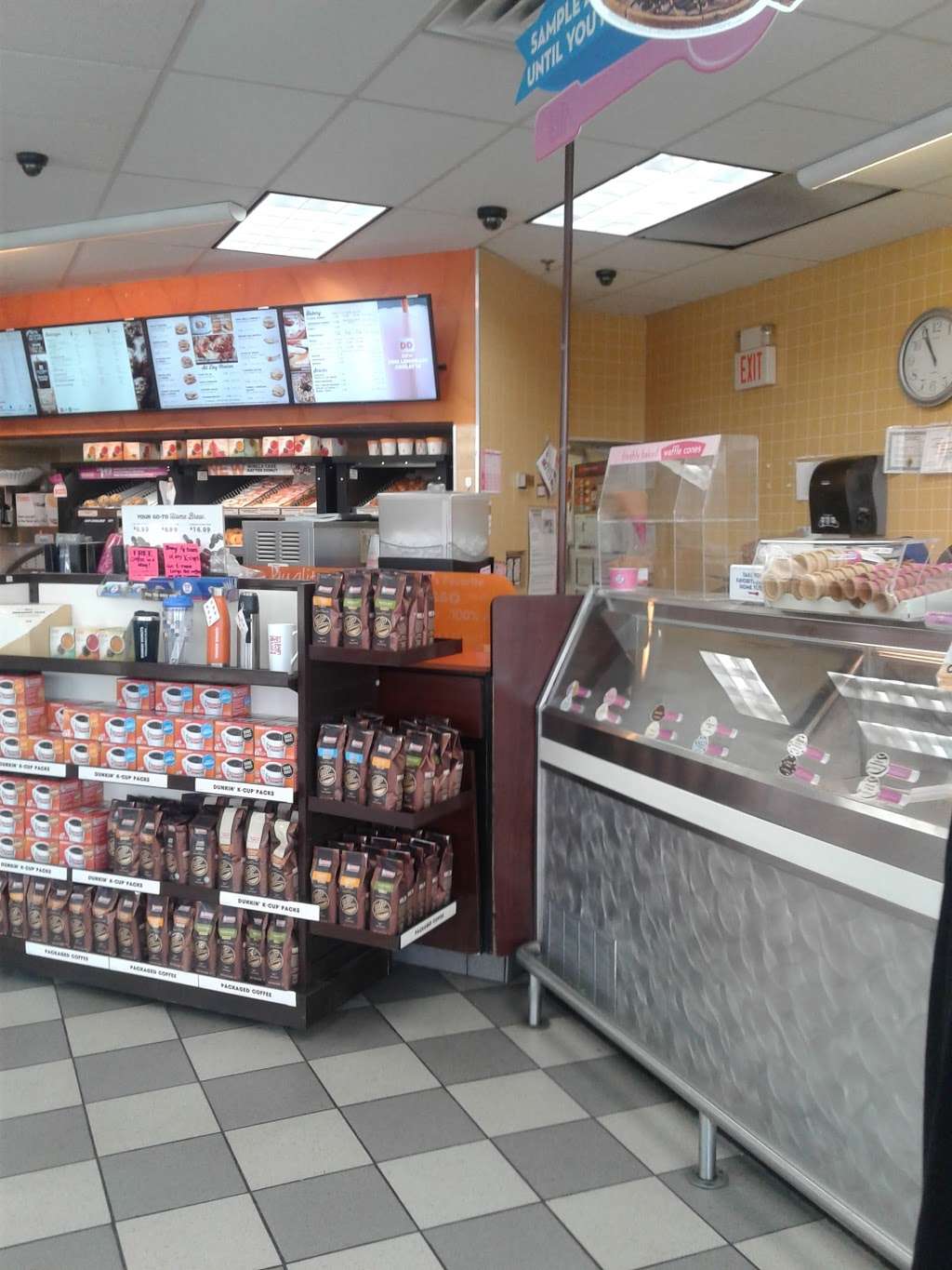 Dunkin Donuts | 14 Eisenhower Pkwy, Roseland, NJ 07068 | Phone: (973) 228-9808