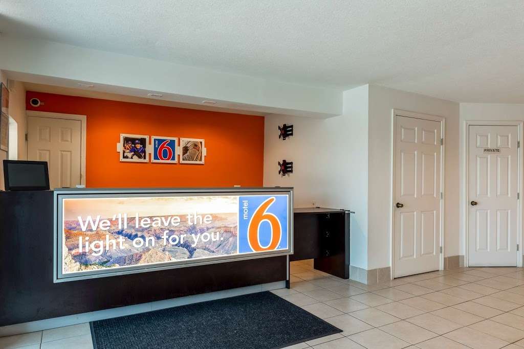 Motel 6 Houston, TX | 10155 East Fwy, Houston, TX 77029, USA | Phone: (281) 974-4156