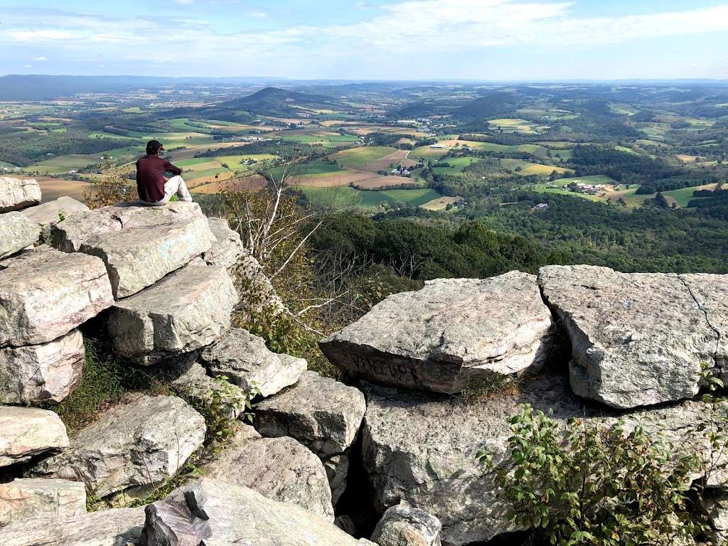 Pinnacle Trail Head 400 Reservoir Rd Hamburg PA 19526 USA the-traveling-mandolin-where-to-go-the-pinnacle-trail-hamburg-pa