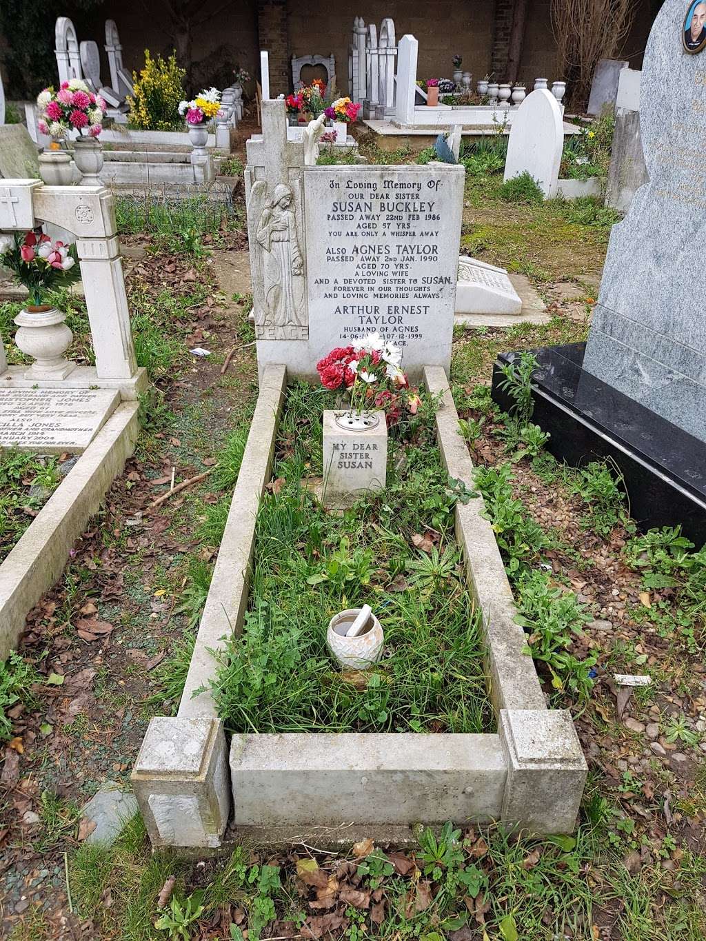 Tottenham Park Cemetery | 247 Montagu Rd, London N18 2NF, UK | Phone: 01375 891440