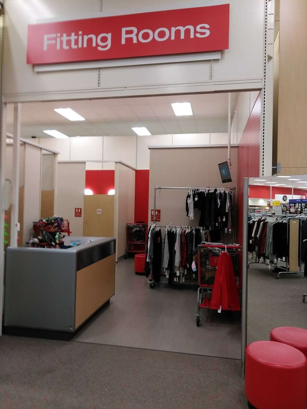 Target | 1001 S Sutton Rd, Streamwood, IL 60107, USA | Phone: (630) 372-3330