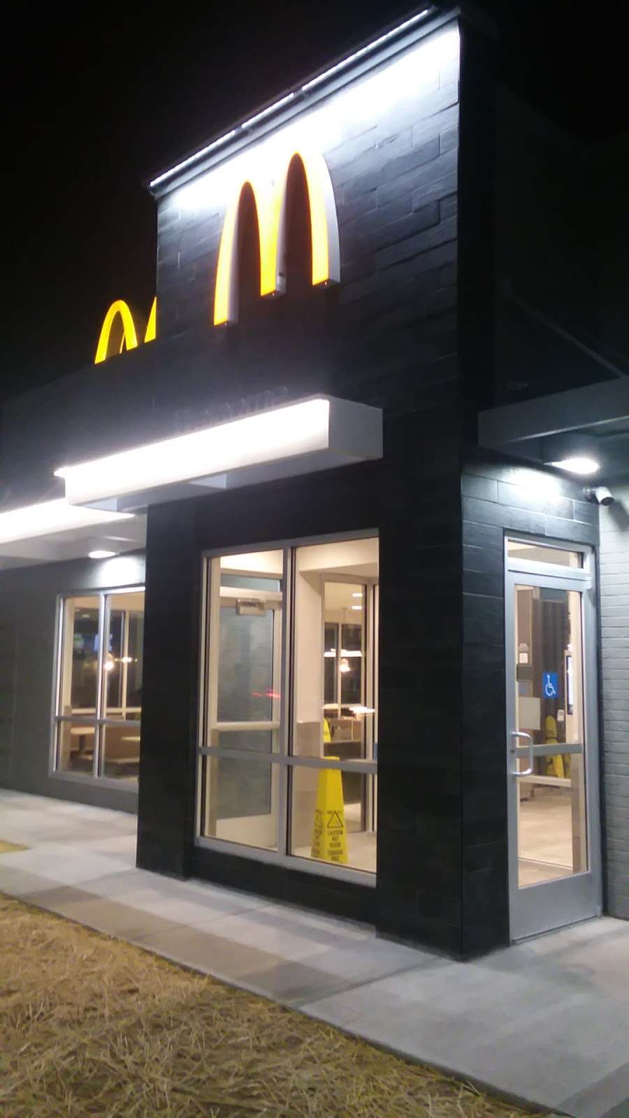 McDonalds | 6606 New Falls Rd, Levittown, PA 19056, USA | Phone: (215) 946-6095