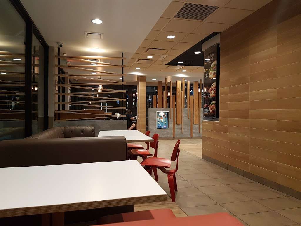 McDonalds | 2727 Bay Area Blvd, Houston, TX 77058, USA | Phone: (281) 461-1585