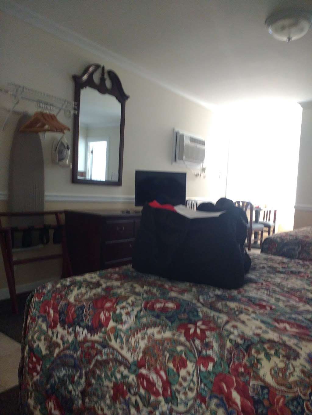 Colonial Lodge | 93rd St, Stone Harbor, NJ 08247, USA, Stone Harbor, NJ 08247, USA | Phone: (609) 368-2202