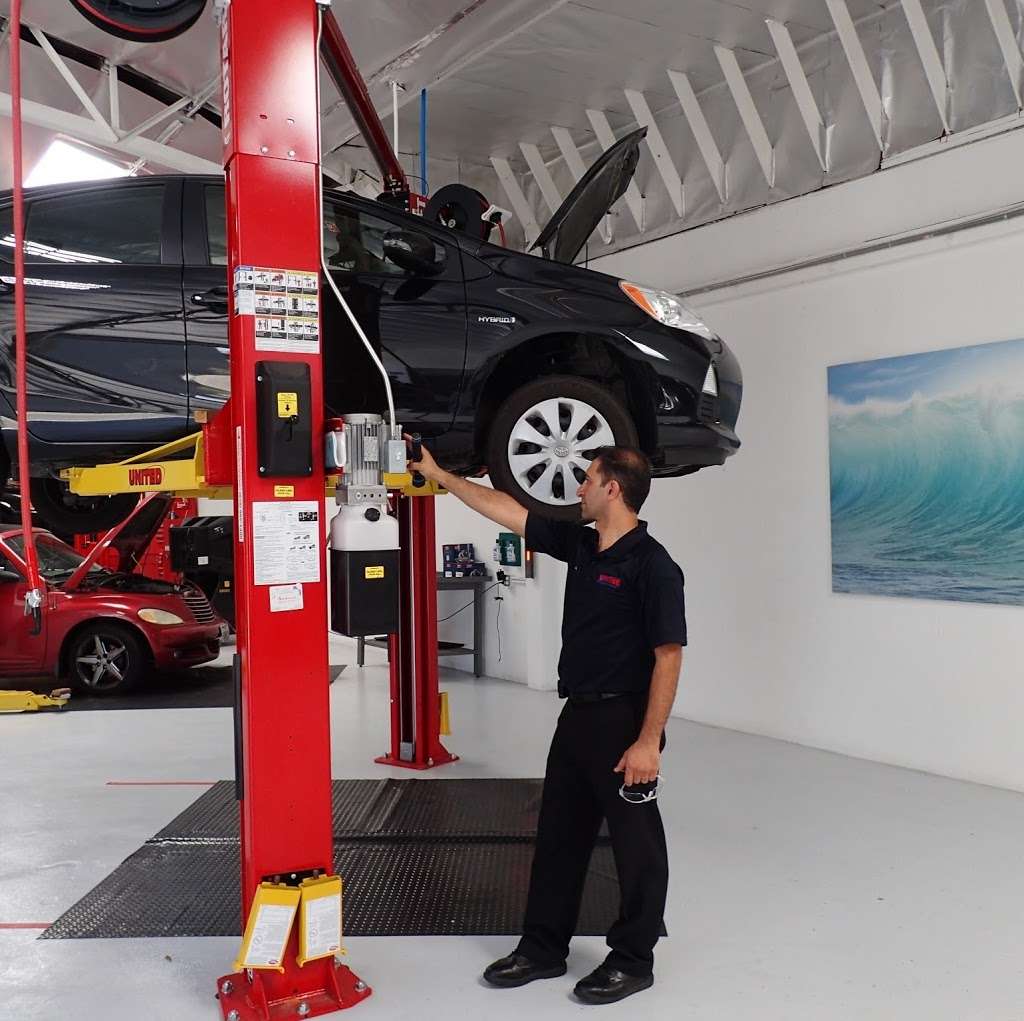 United Car Care Center | n 91504, 2509 N Ontario St, Burbank, CA 91504, USA | Phone: (818) 333-2863