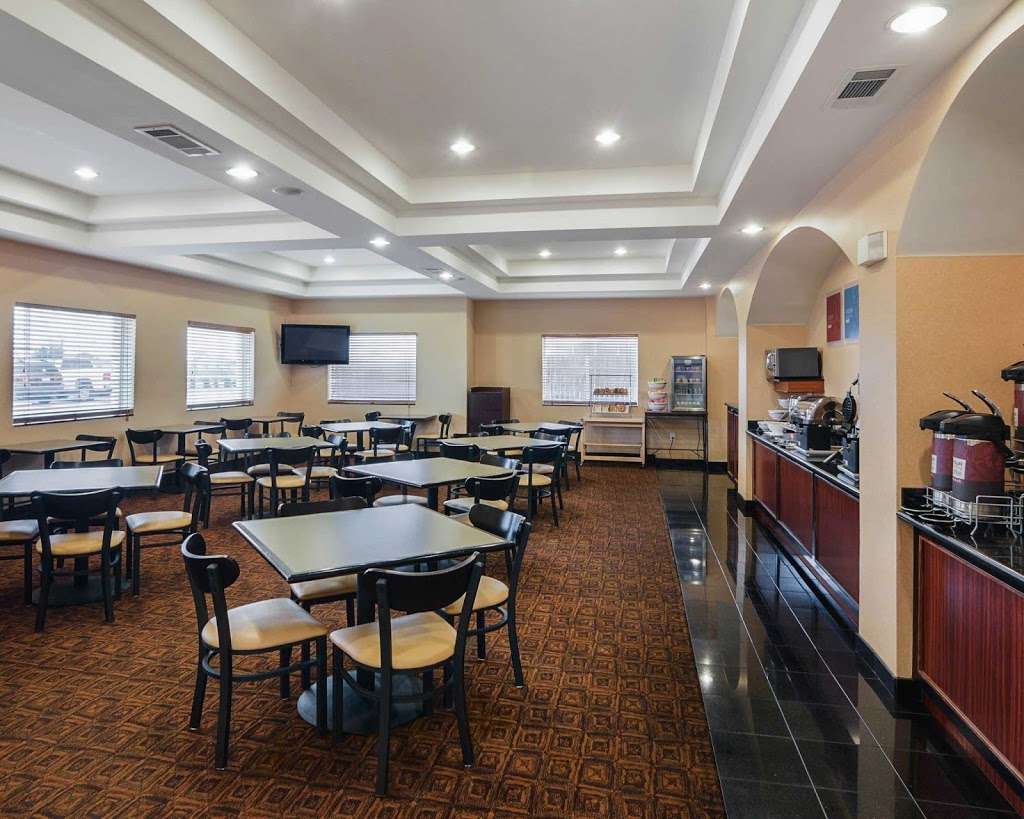 Comfort Suites | 2504 I-20 West, Grand Prairie, TX 75052, USA | Phone: (214) 412-1022