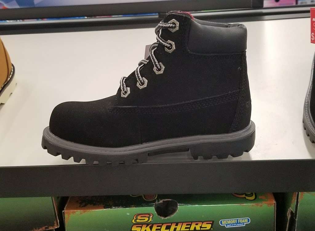 SKECHERS Factory Outlet | 8860 Apollo Way #300, Downey, CA 90242, USA | Phone: (562) 401-0266