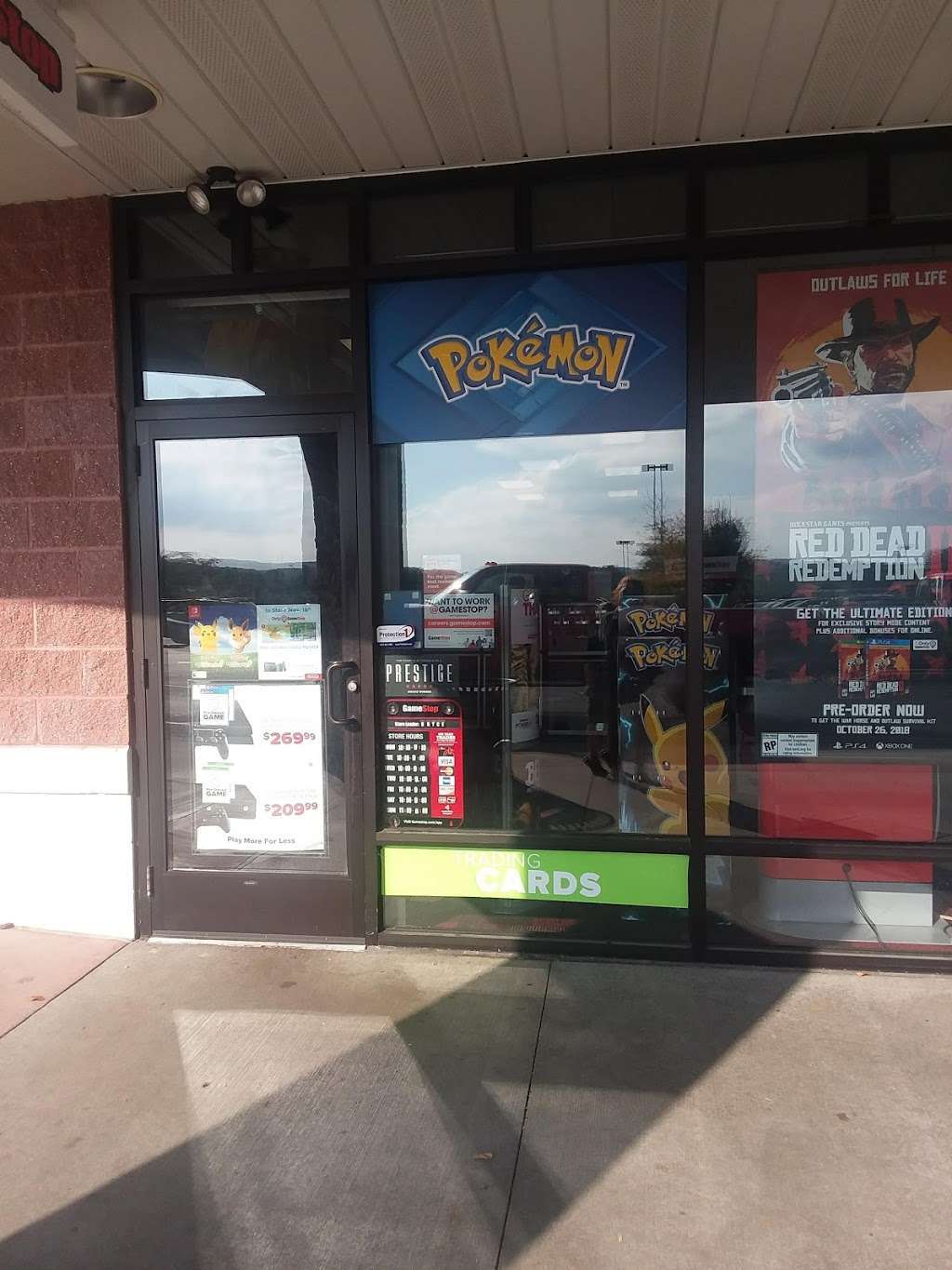 GameStop Prestige | Douglass Town Center, 173 Holly Rd #40, Gilbertsville, PA 19525, USA | Phone: (610) 367-1397