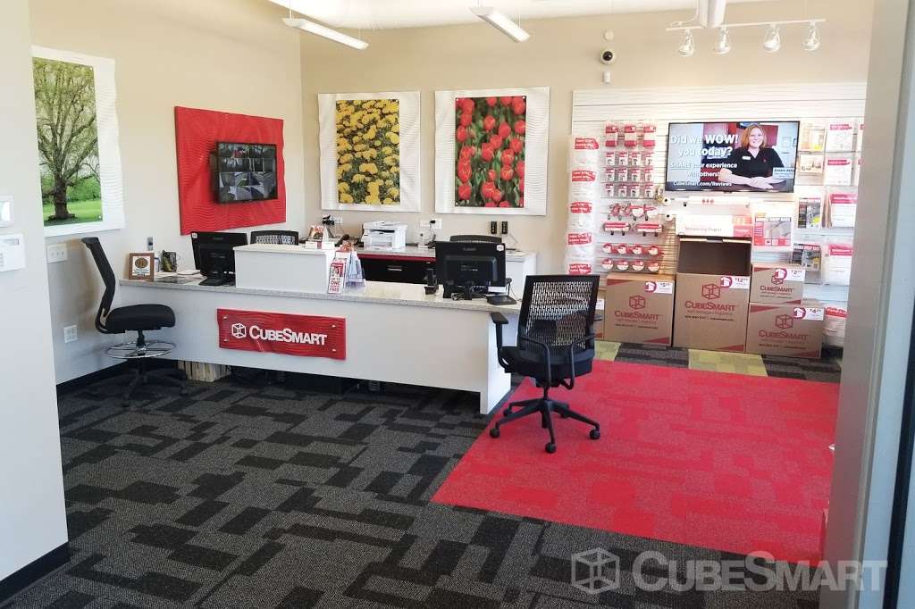 CubeSmart Self Storage | 3725 Deerfield Rd, Riverwoods, IL 60015 | Phone: (224) 588-8328