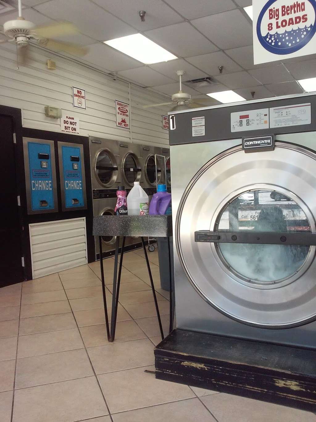 AAA 24 Hr Coin Laundry | 1570 Harrison St, Titusville, FL 32780, USA | Phone: (321) 269-9319