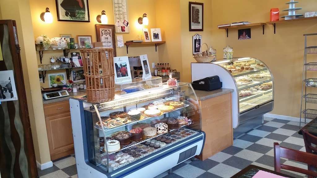 Jean Claudes Fine Cakes | 122 Windermere Ave, Greenwood Lake, NY 10925, USA | Phone: (845) 595-6580