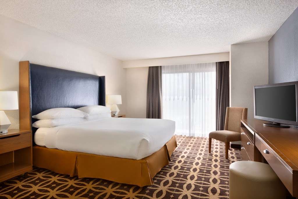 Embassy Suites by Hilton Dallas DFW Airport South | 4650 W Airport Fwy, Irving, TX 75062, USA | Phone: (972) 790-0093