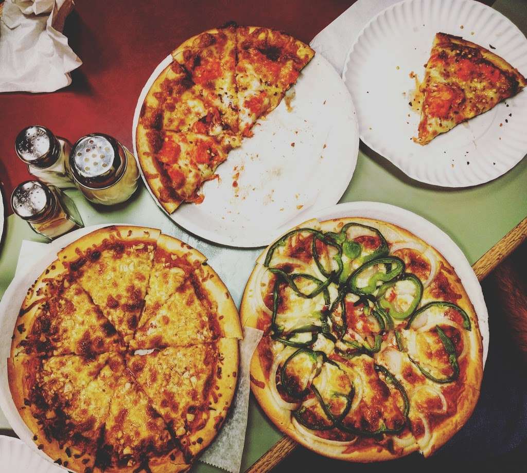 Singas Famous Pizza | 464 S Broadway, Hicksville, NY 11801, USA | Phone: (516) 933-9033