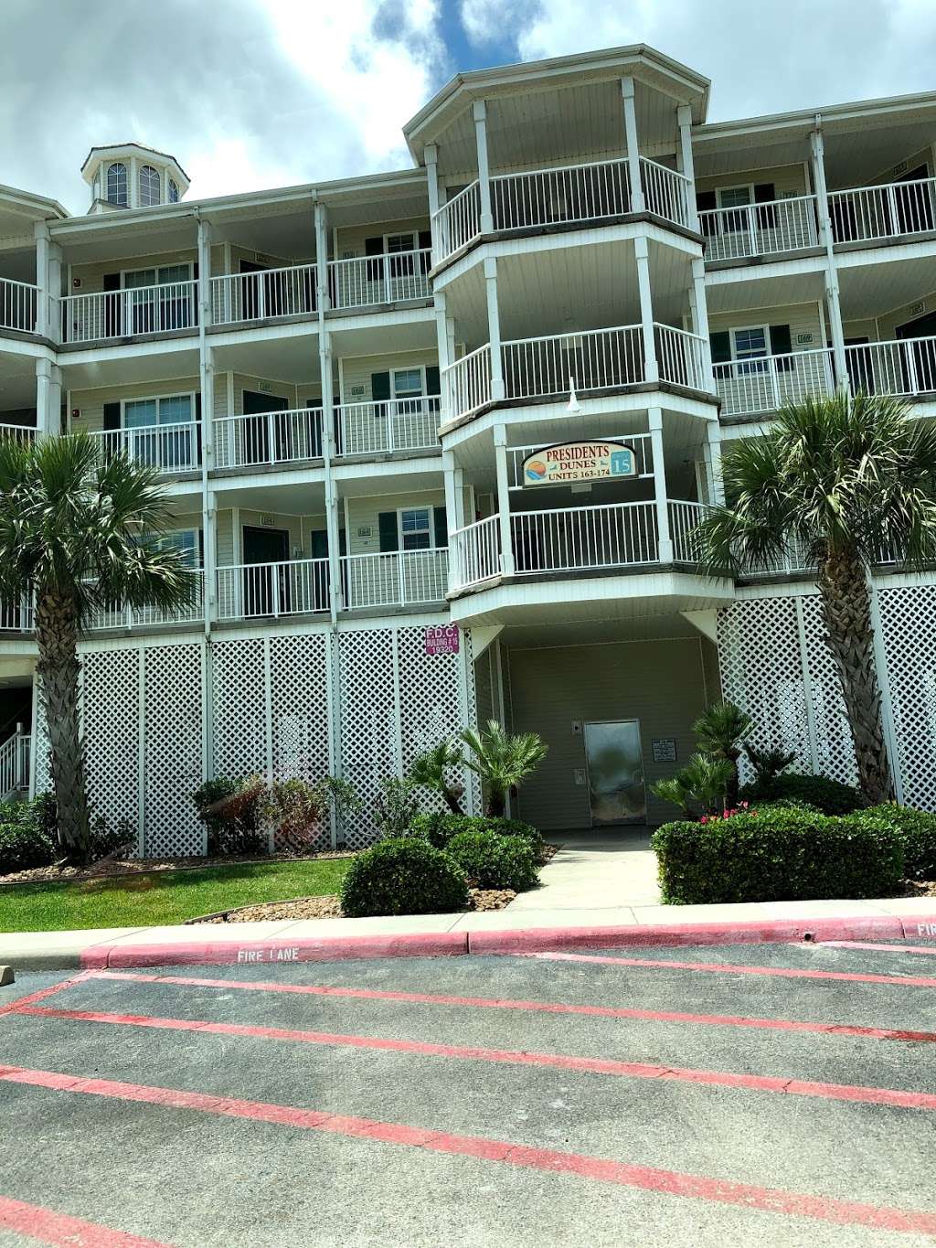 Holiday Inn Club Vacations Galveston Seaside Resort | 19320 West San Luis Pass, Galveston, TX 77554, United States | Phone: (409) 737-3399