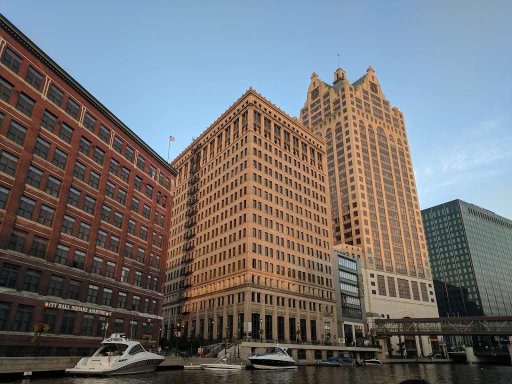 Brew City Kayak - Milwaukee Kayak Rentals and Tours | 820 S Water St, Milwaukee, WI 53204, USA | Phone: (414) 939-5443 Brew City Kayak - Milwaukee Kayak Rentals and Tours | 820 S Water St, Milwaukee, WI 53204, USA | Phone: (414) 939-5443