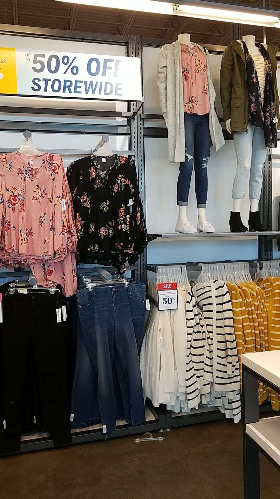 Old Navy | 30 International Dr S, Flanders, NJ 07836 | Phone: (973) 347-3311