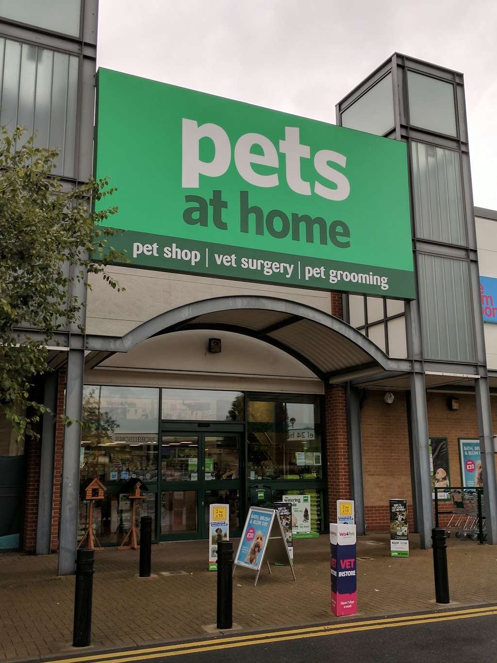 Pets at Home Thamesmead | Unit E, Cannon Retail Park, 8 Twin Tumps Way, London SE28 8RD, UK | Phone: 0345 600 6084