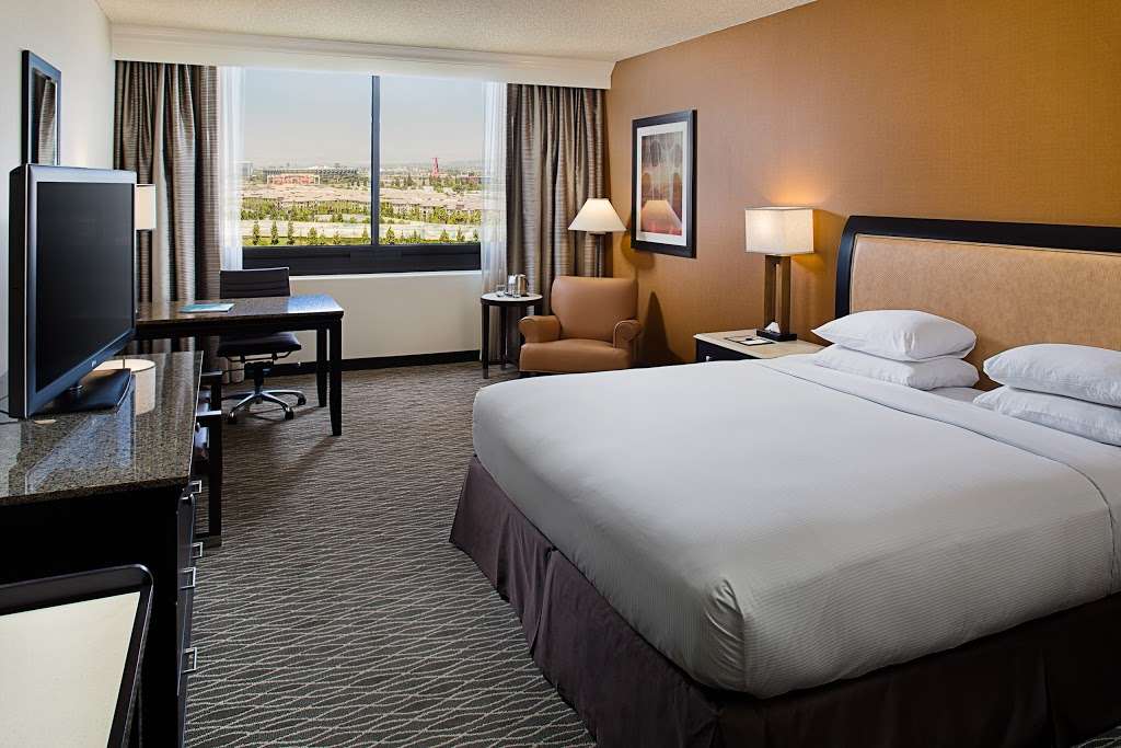 DoubleTree by Hilton Hotel Anaheim - Orange County | 100 The City Dr S, Orange, CA 92868, USA | Phone: (714) 634-4500