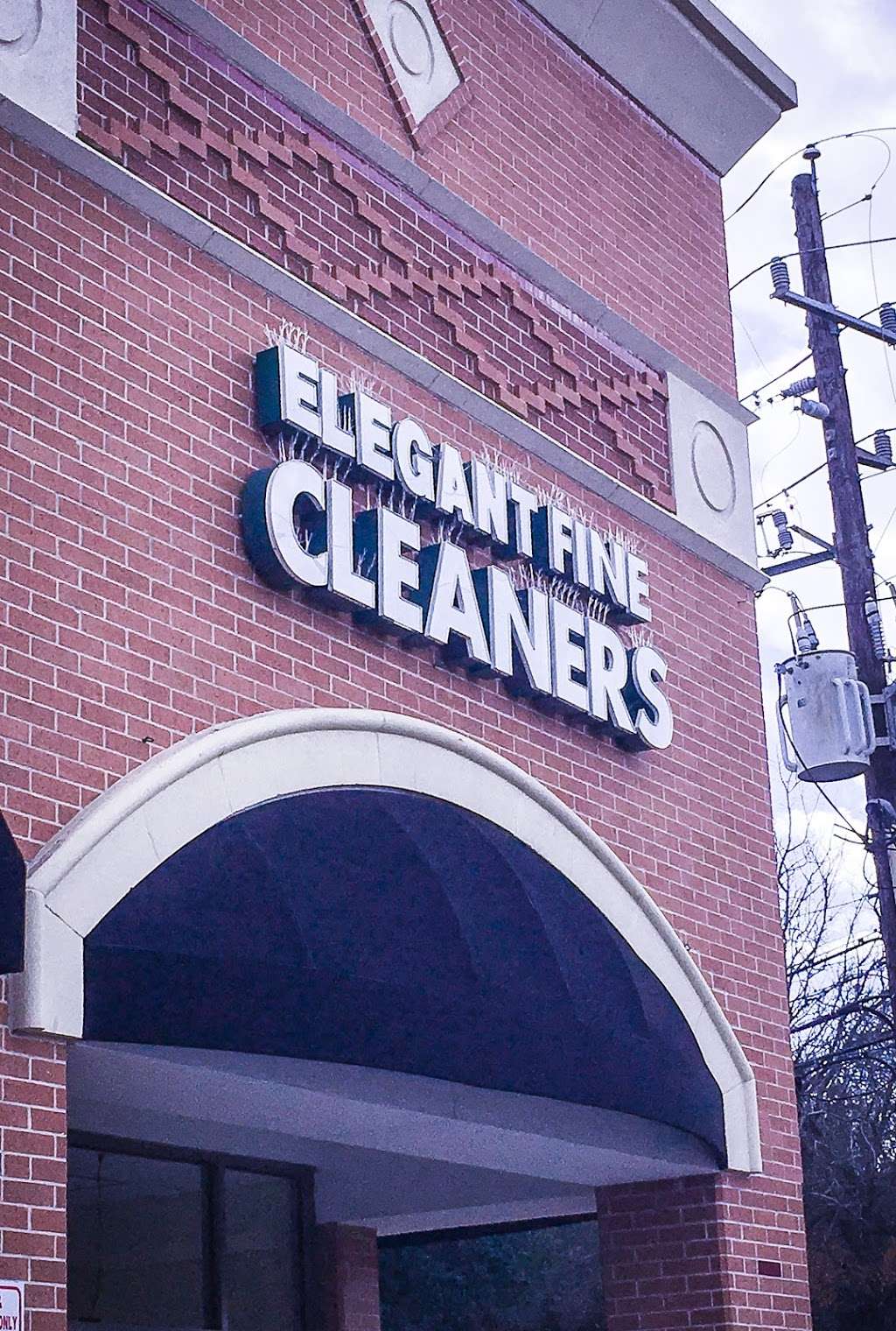 Elegant Fine Cleaners | 7099 Buffalo Speedway, Houston, TX 77025, USA | Phone: (713) 663-6300