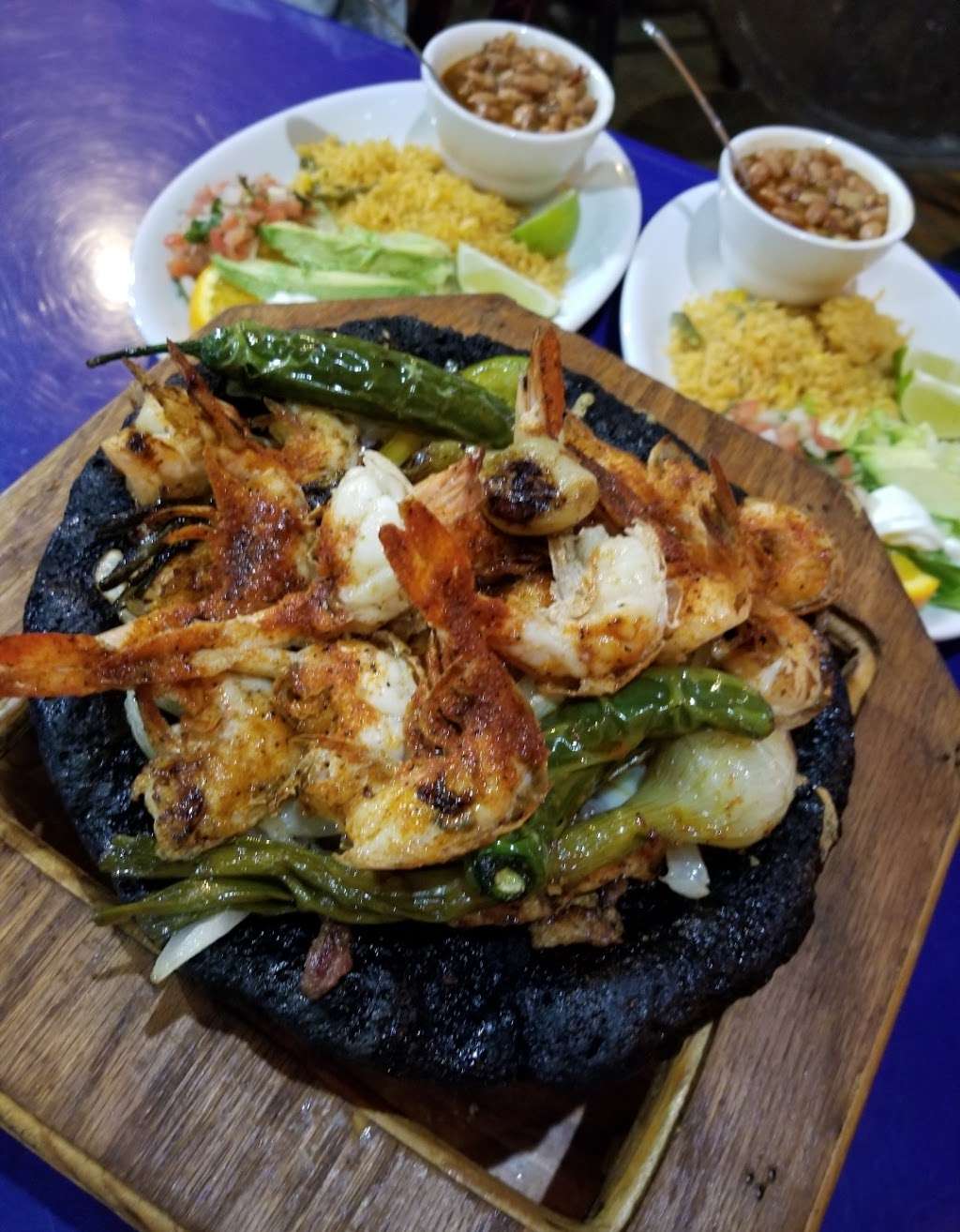 Mariscos La Marina | 920 N, I-35E, Lancaster, TX 75146, USA | Phone: (972) 230-3100