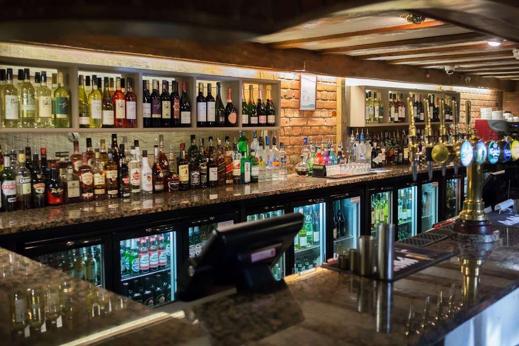 Sir Henrys Restaurant Pub - Venue Hire | Romford Rd, Aveley, South Ockendon RM15 4PR, UK | Phone: 01708 868716