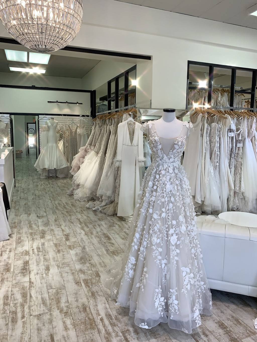 Bridal Beginning | 450 Cochran Rd, Pittsburgh, PA 15228, USA | Phone: (412) 343-6677