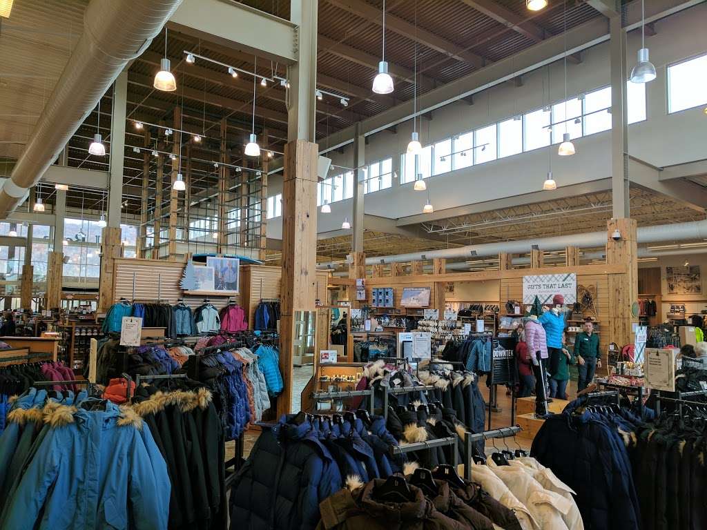 L.L. Bean | 3301 Center Valley Pkwy, Center Valley, PA 18034 | Phone: (610) 798-4400