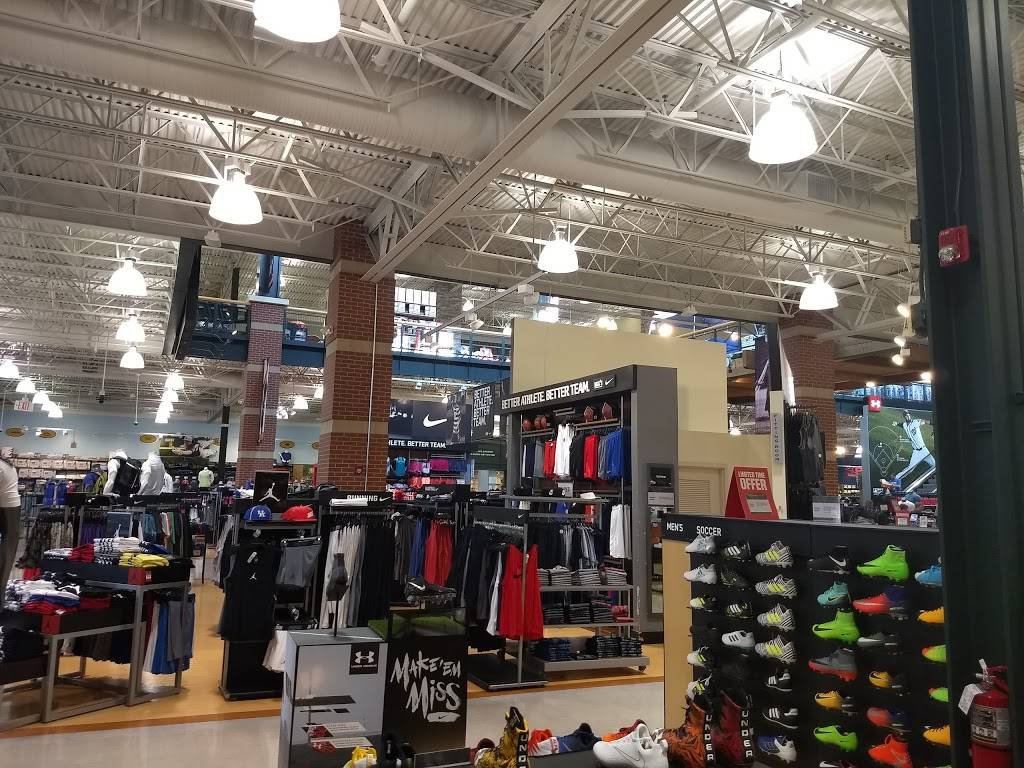 DICKS Sporting Goods | 3645 Nicholasville Rd, Lexington, KY 40503, USA | Phone: (859) 273-1642