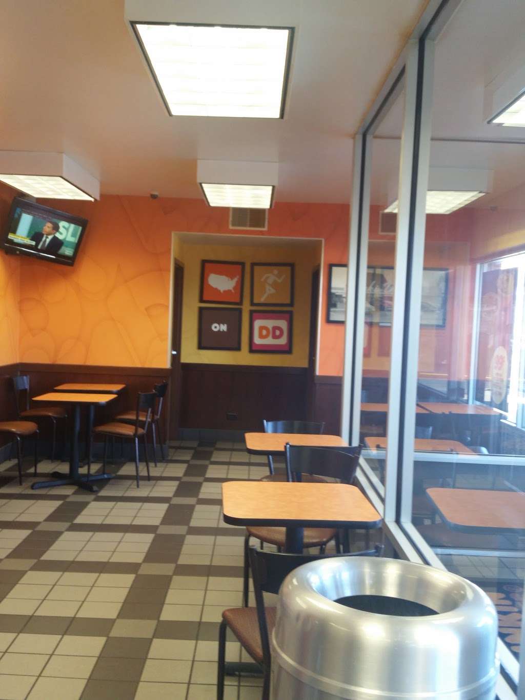 Dunkin Donuts | 105 W Dundee Rd, Arlington Heights, IL 60004, USA | Phone: (847) 342-0406