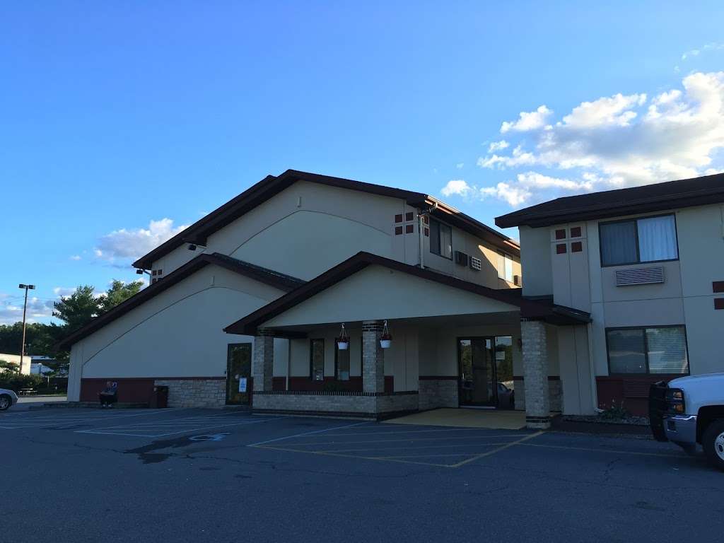 Super 8 by Wyndham Montgomery Maybrook | 207 Montgomery Rd, Montgomery, NY 12549, USA | Phone: (845) 244-0215