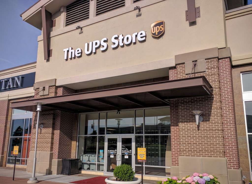 The UPS Store | 13725 Metcalf Ave, Overland Park, KS 66223, USA | Phone: (913) 851-7711