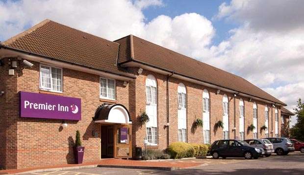 Premier Inn London Greenford | Western Ave, Greenford, Perivale, Greenford UB6 8TE, UK | Phone: 0871 527 8658